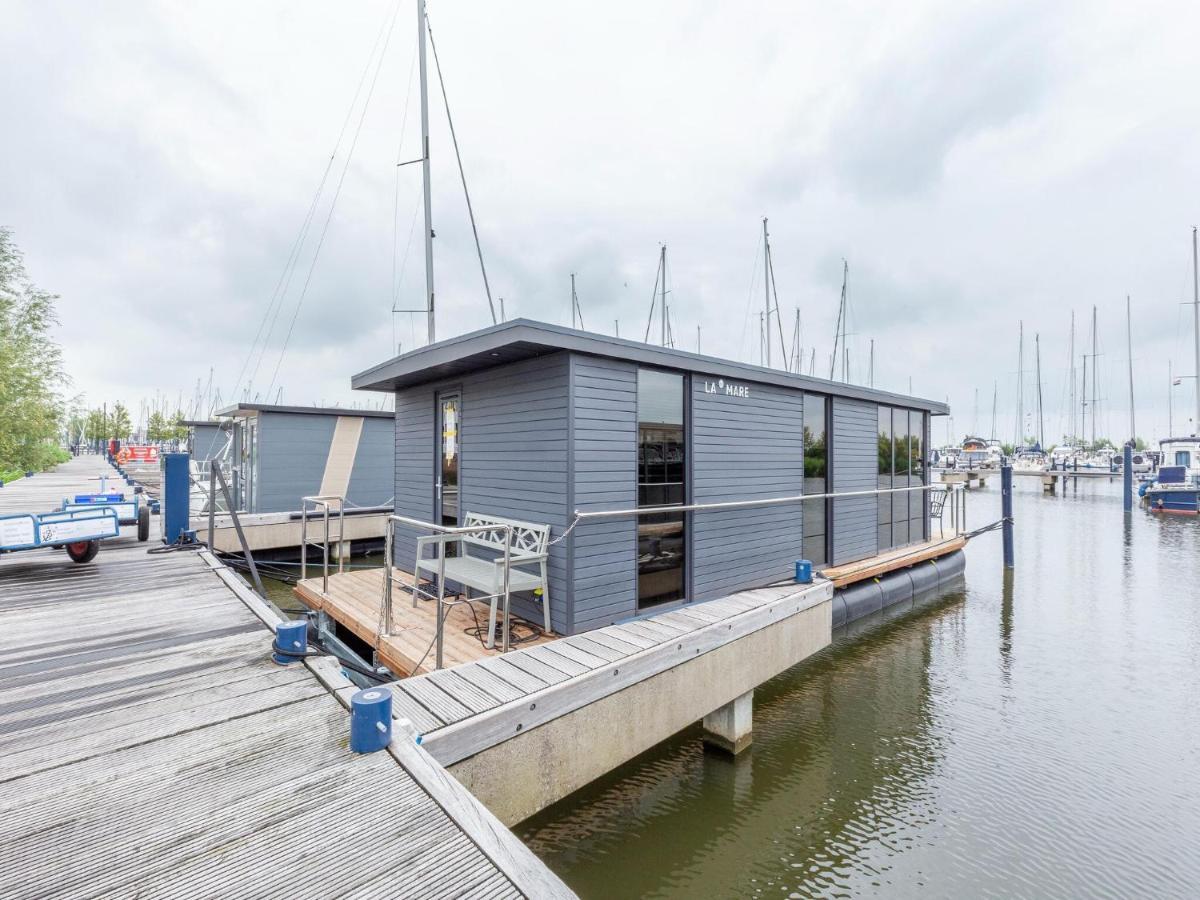 Luxury Houseboat In Volendam Marina Hotel Exterior photo