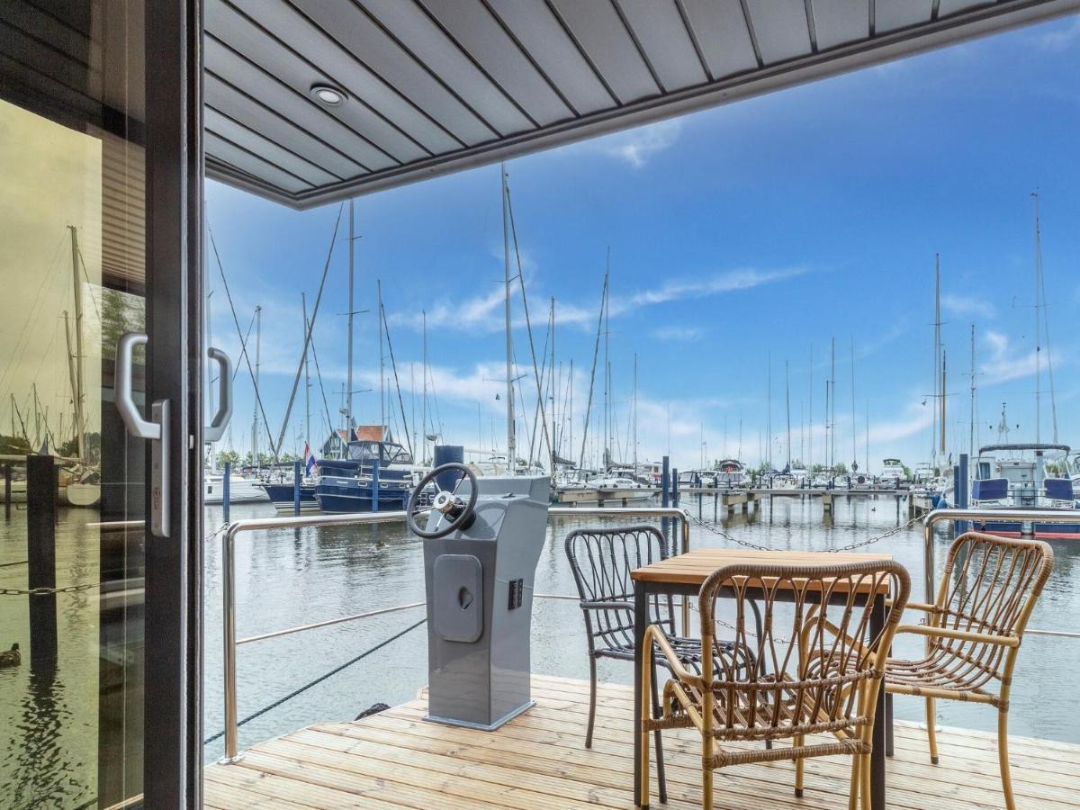 Luxury Houseboat In Volendam Marina Hotel Exterior photo