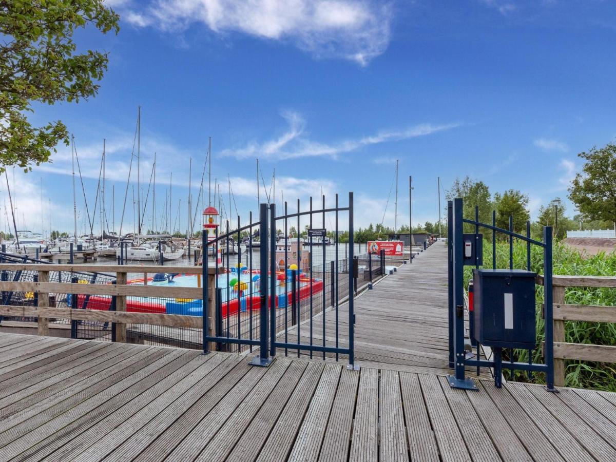 Luxury Houseboat In Volendam Marina Hotel Exterior photo