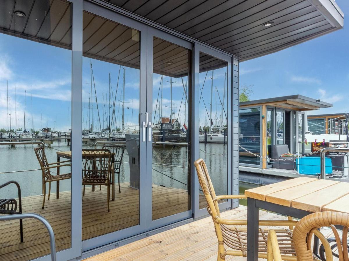 Luxury Houseboat In Volendam Marina Hotel Exterior photo