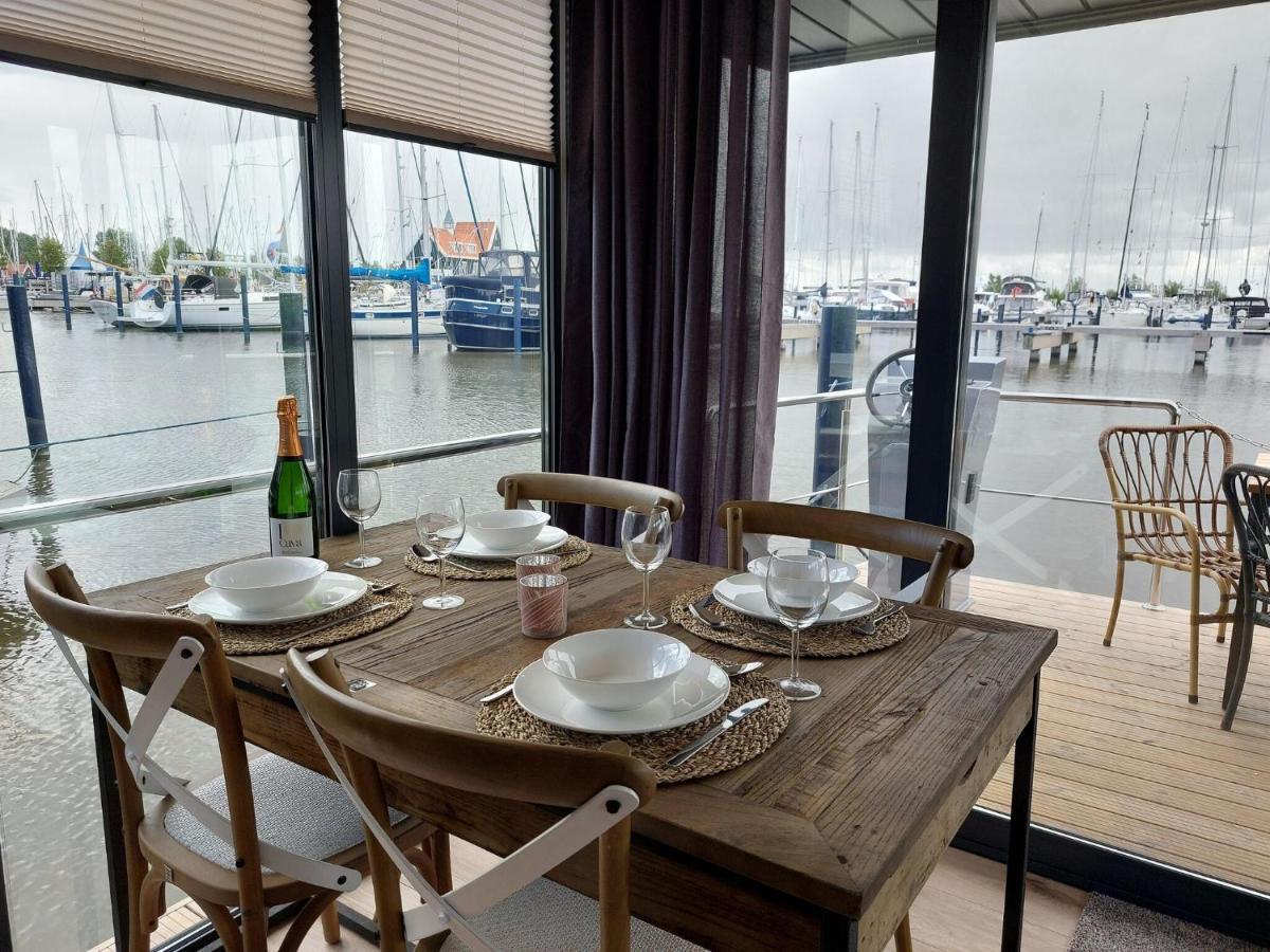 Luxury Houseboat In Volendam Marina Hotel Exterior photo