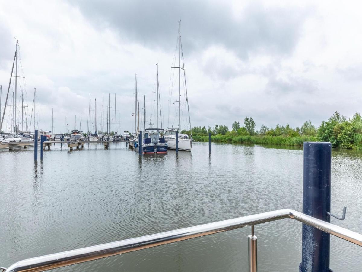 Luxury Houseboat In Volendam Marina Hotel Exterior photo