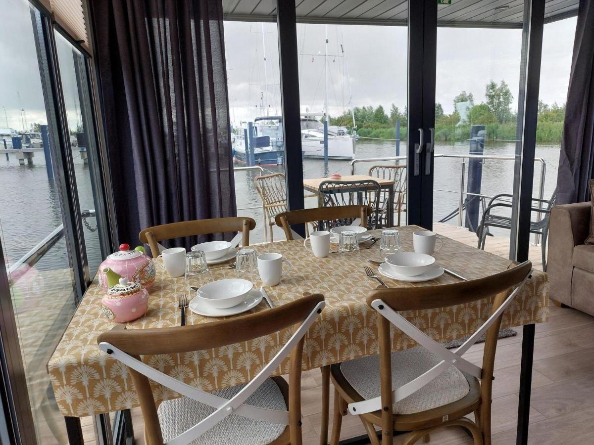 Luxury Houseboat In Volendam Marina Hotel Exterior photo