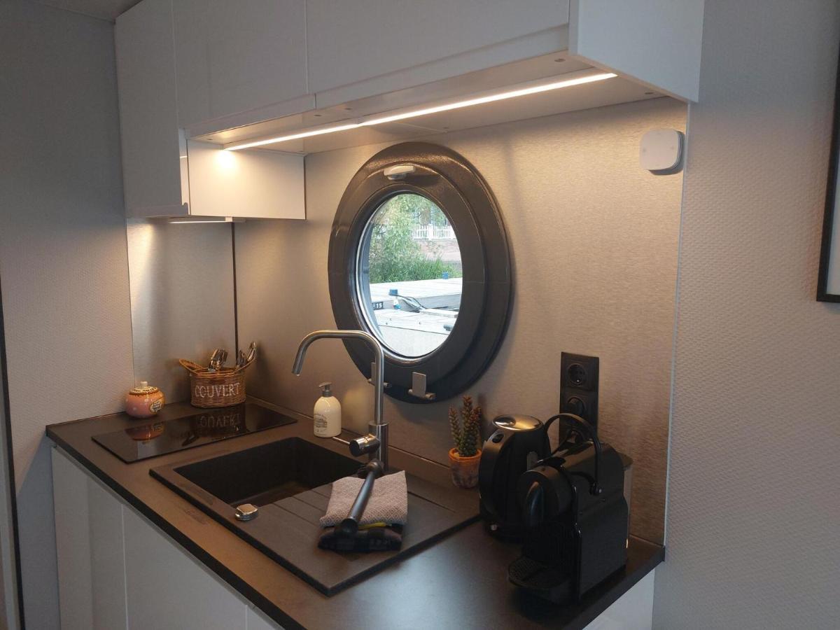 Luxury Houseboat In Volendam Marina Hotel Exterior photo