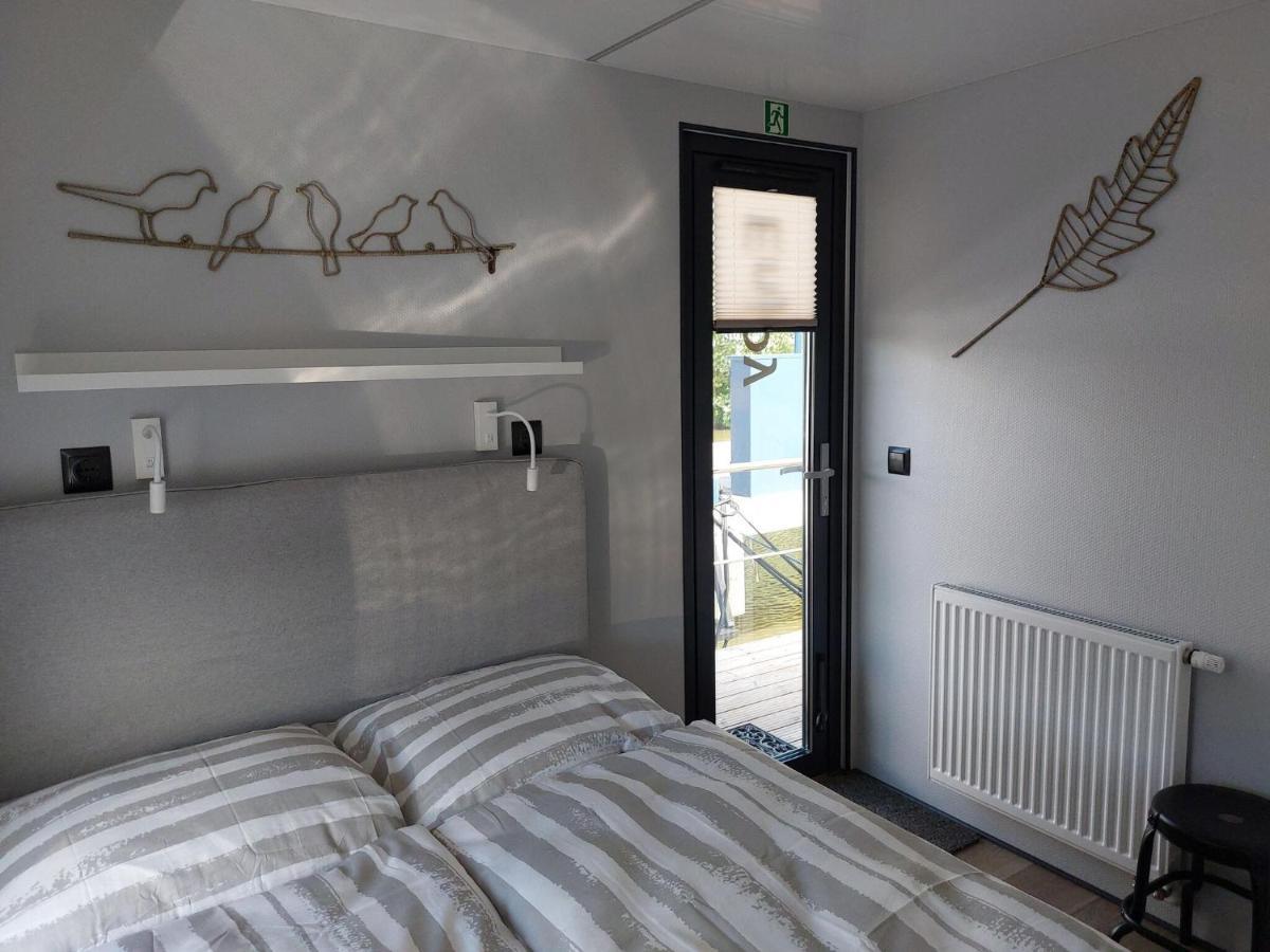 Luxury Houseboat In Volendam Marina Hotel Exterior photo